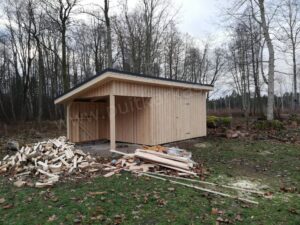 aiakuur-varjualusega