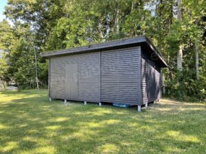 aiakuur-varjualusega