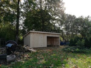 puukuur-varjualusega