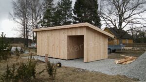 puukuur-varjualusega