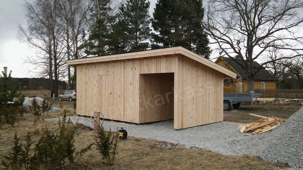 puukuur-varjualusega